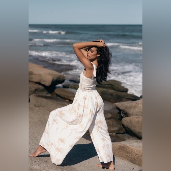 Petal & Pup Ginelle Jumpsuit White Palm Print Smocked Wide Leg Pockets Size L - Picture 2 of 6